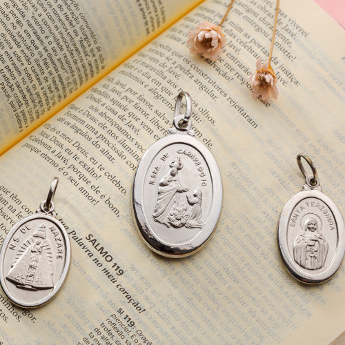 Pingente Aço NSra. de Caravaggio Oval 30x21mm