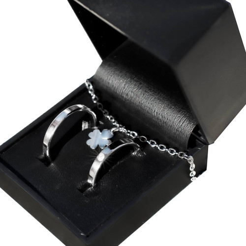 Par de Alianças Alysia e Amarus + Colar Trevo caixa luxor