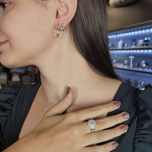 Anel de Prata Oval com Zircônias Cristal 8x5mm