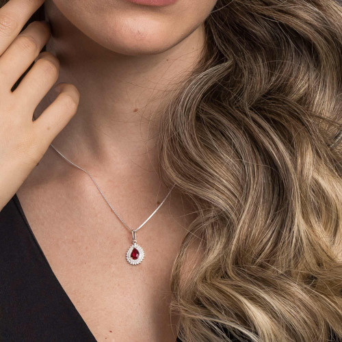 Colar de Prata Coleção Queens Cristal Rubi 5x7 e Zircônias Brancas 45cm