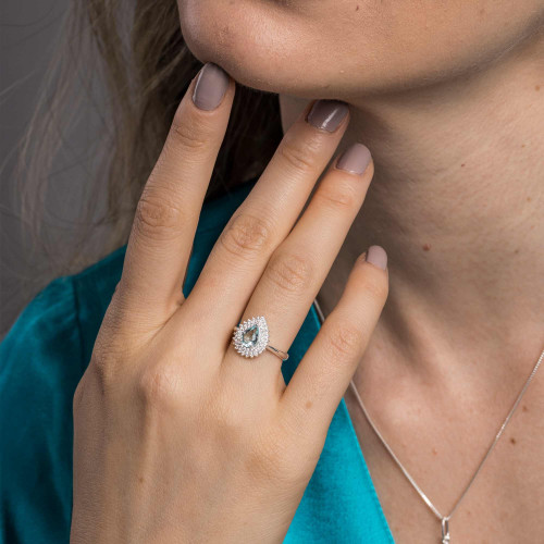 Anel de Prata Coleção Queens Gota Cristal Topázio Sky 5x7 e Zircônias Brancas