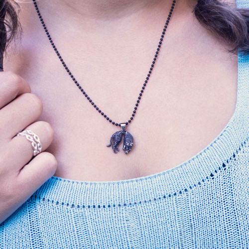 Pingente de Prata Pantera Negra com ródio Cravejada de Zircônias Negras olho azul