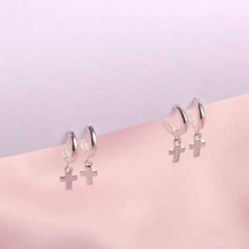 Brinco de Prata Argolinha com Cruz 10x5mm