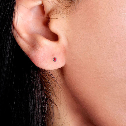 Brinco Baby Ponto de Luz Aço com Zircônia Vermelha 2.8mm.
