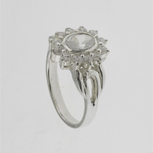 Anel de Prata Oval com Zircônias Cristal 8x5mm